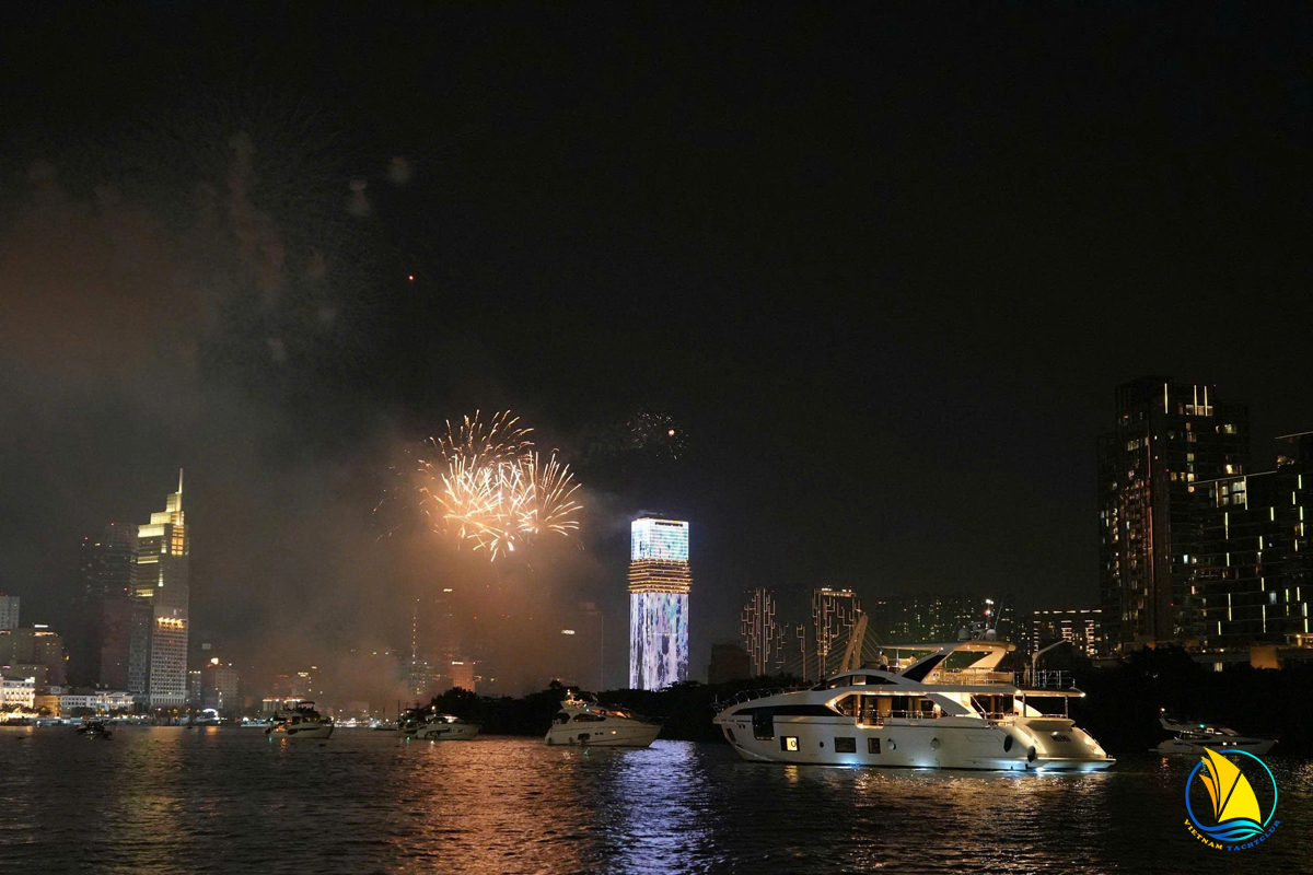 NEW YEAR'S EVE CRUISE CENTER ON THE SAIGON RIVER