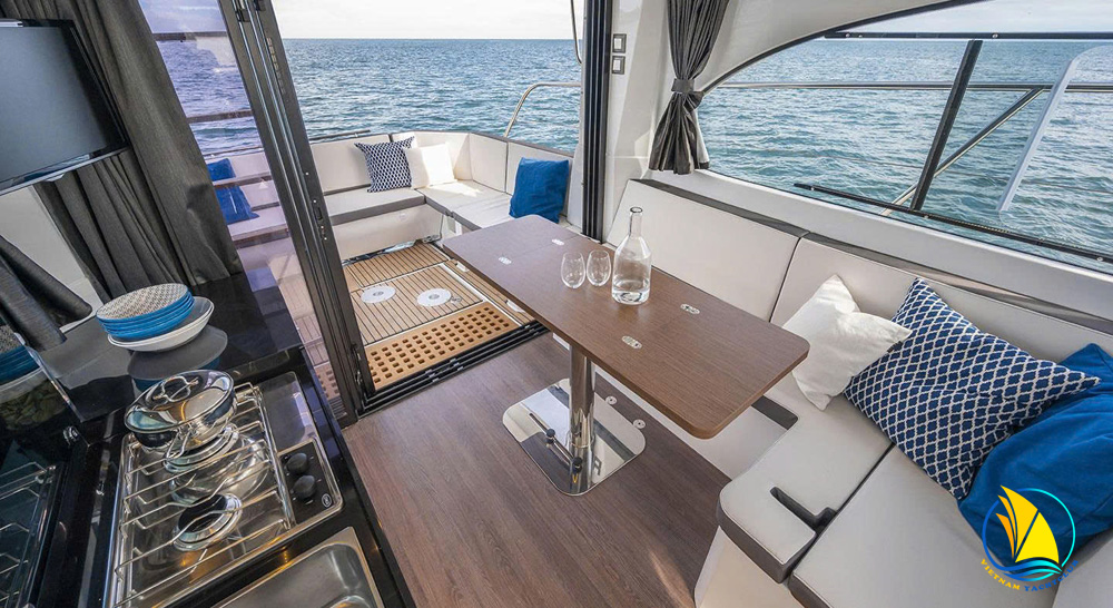 BENÉTEAU ANTARES 11 FLY YACHT