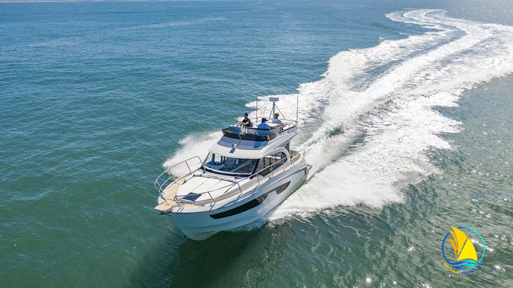 BENÉTEAU ANTARES 11 FLY YACHT