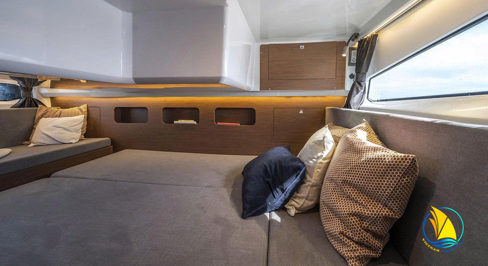 BENÉTEAU ANTARES 11 FLY YACHT