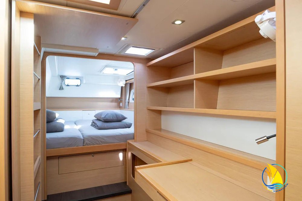 LAGOON 40 YACHT