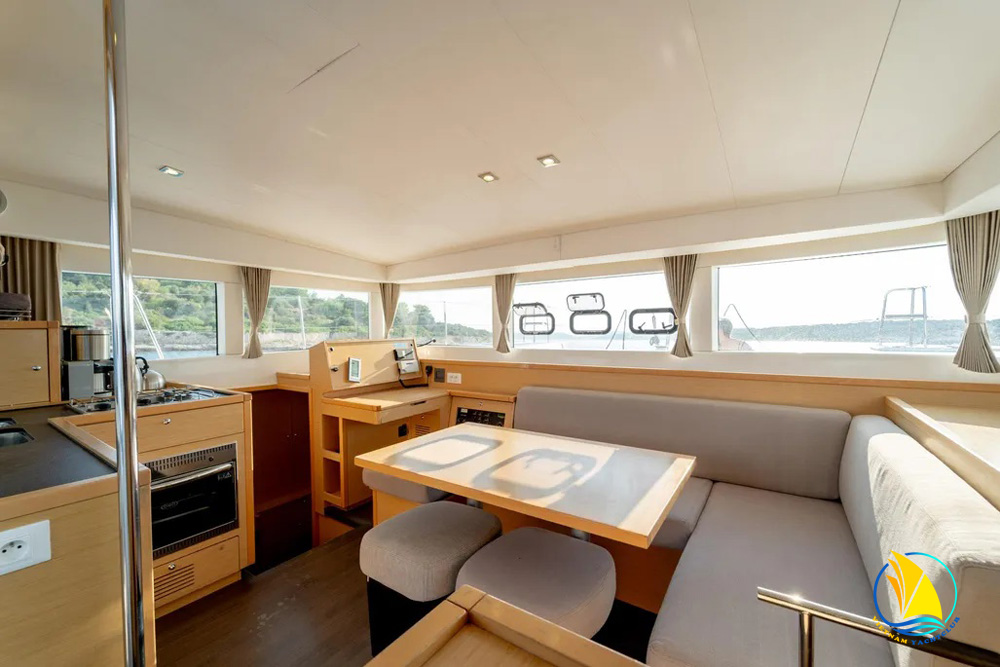 LAGOON 40 YACHT