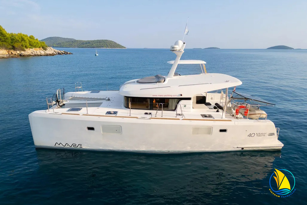 LAGOON 40 YACHT