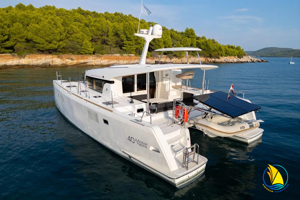LAGOON 40 YACHT