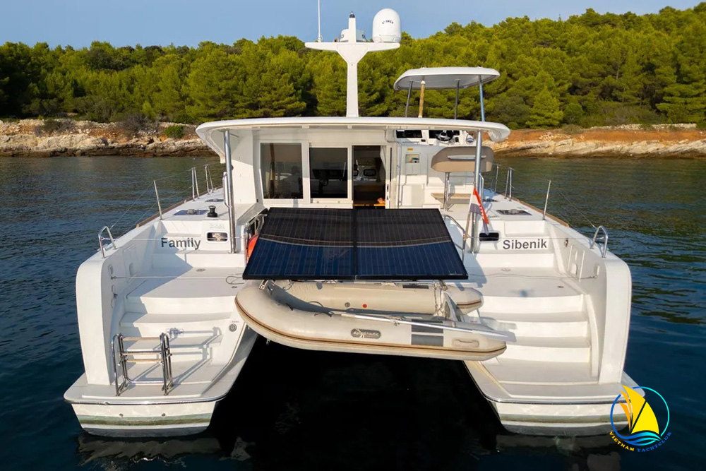 LAGOON 40 YACHT