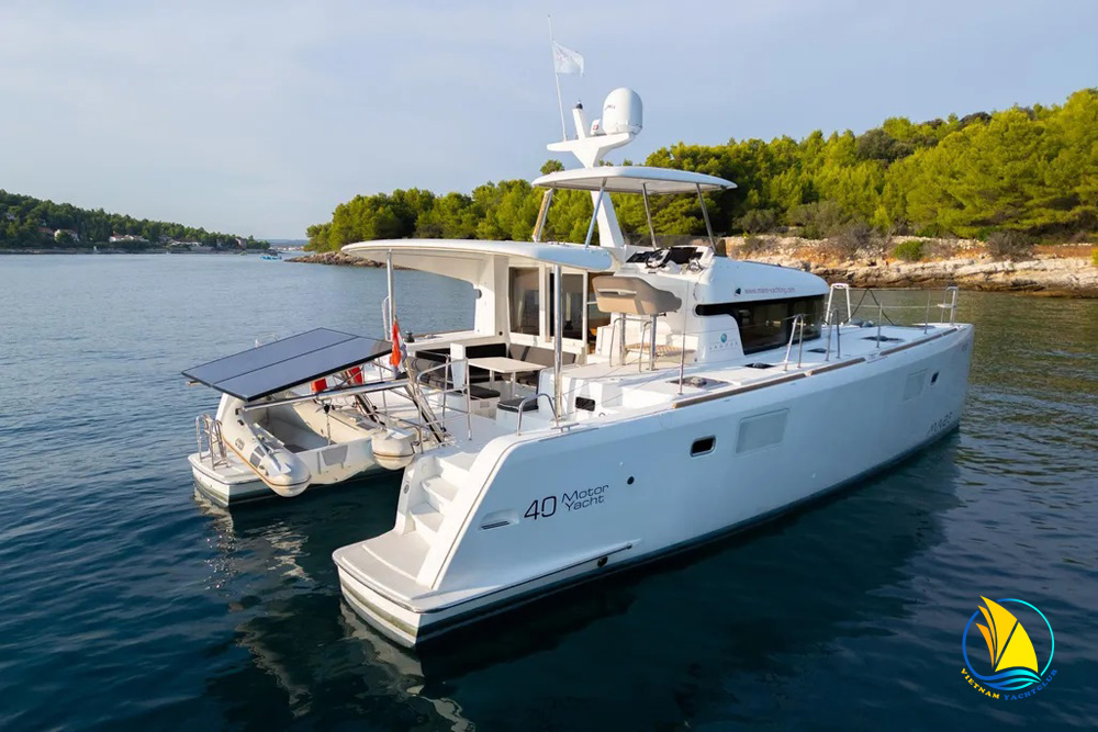 LAGOON 40 YACHT