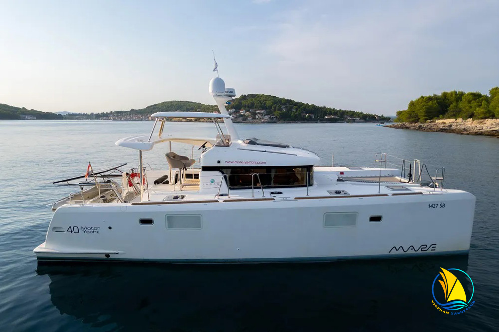 LAGOON 40 YACHT