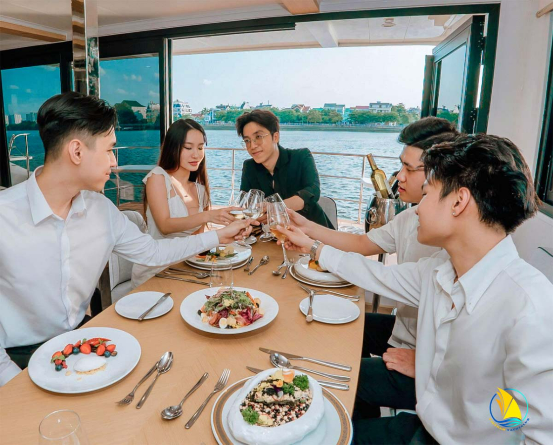 16-GUEST TOURIST BOAT - A PRIVATE RESORT SPACE IN THE MIDDLE OF THE RIVER