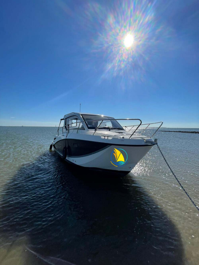 QUICKSILVER 755 WEEKEND FISHING BOAT