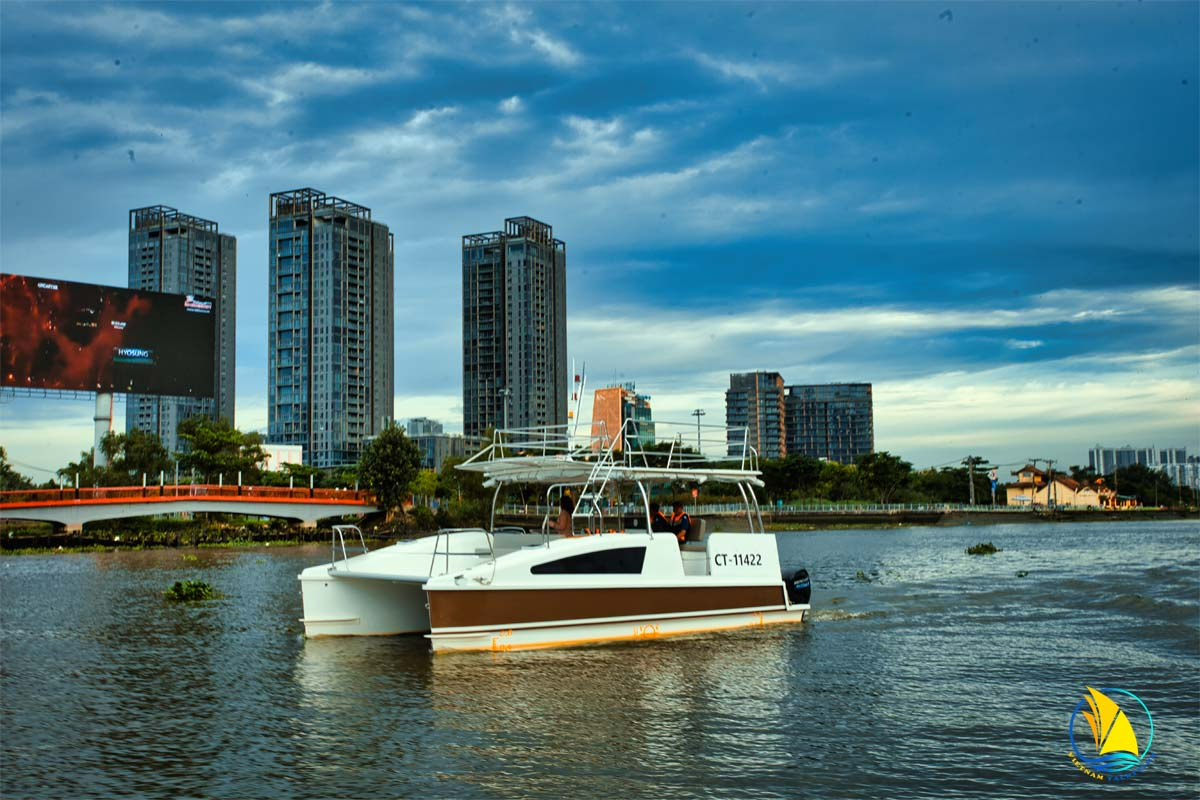 TÀU DU LỊCH 2 THÂN HIỆN ĐẠI - KHÔNG GIAN RIÊNG TƯ CHO NHỮNG KHOẢNH KHẮC ĐÁNG NHỚ TRÊN SÔNG