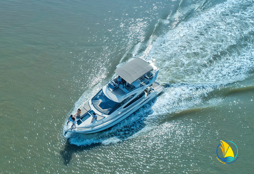 GALEON 420 FLY YACHT RENTAL ON SAIGON RIVER - EXPERIENCE CLASS AT THE BEST PRICE
