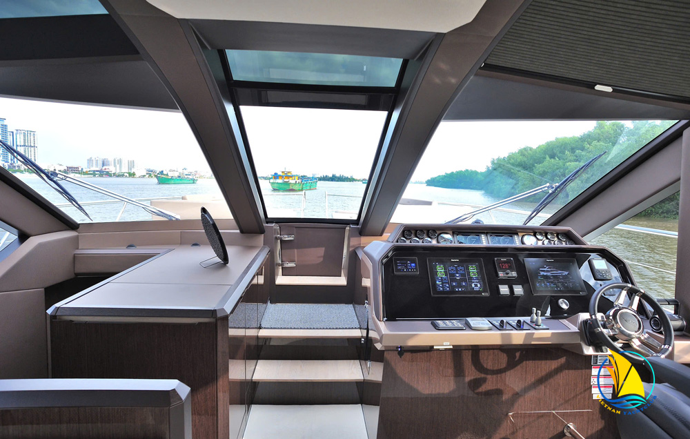RENTING THE GALEON 640 FLY YACHT ON THE SAIGON RIVER - EXPERIENCE THE PEAK OF LUXURY