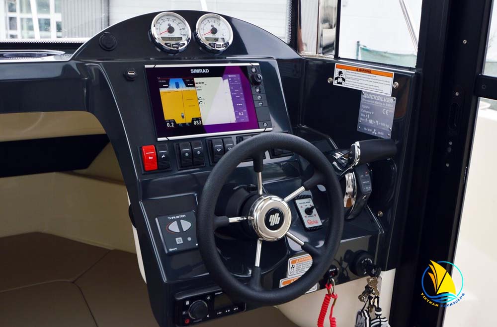 TÀU CÂU QUICKSILVER 755 PILOTHOUSE