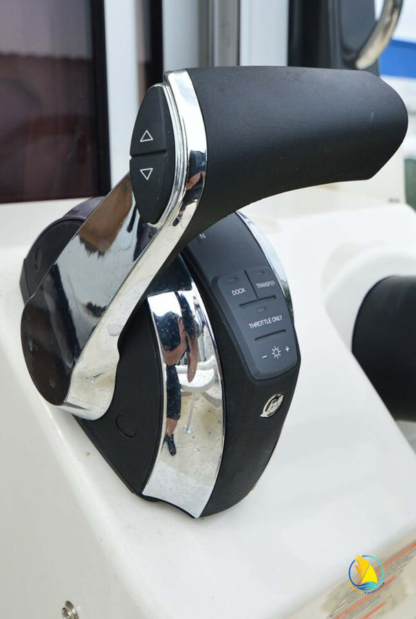 TÀU CÂU QUICKSILVER 755 PILOTHOUSE