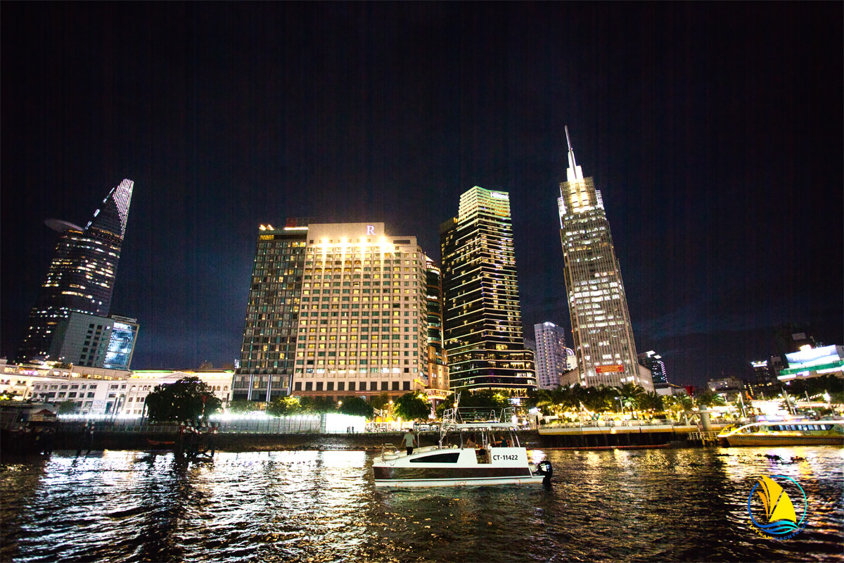 3-HOUR NIGHT TOUR ON THE SAIGON RIVER