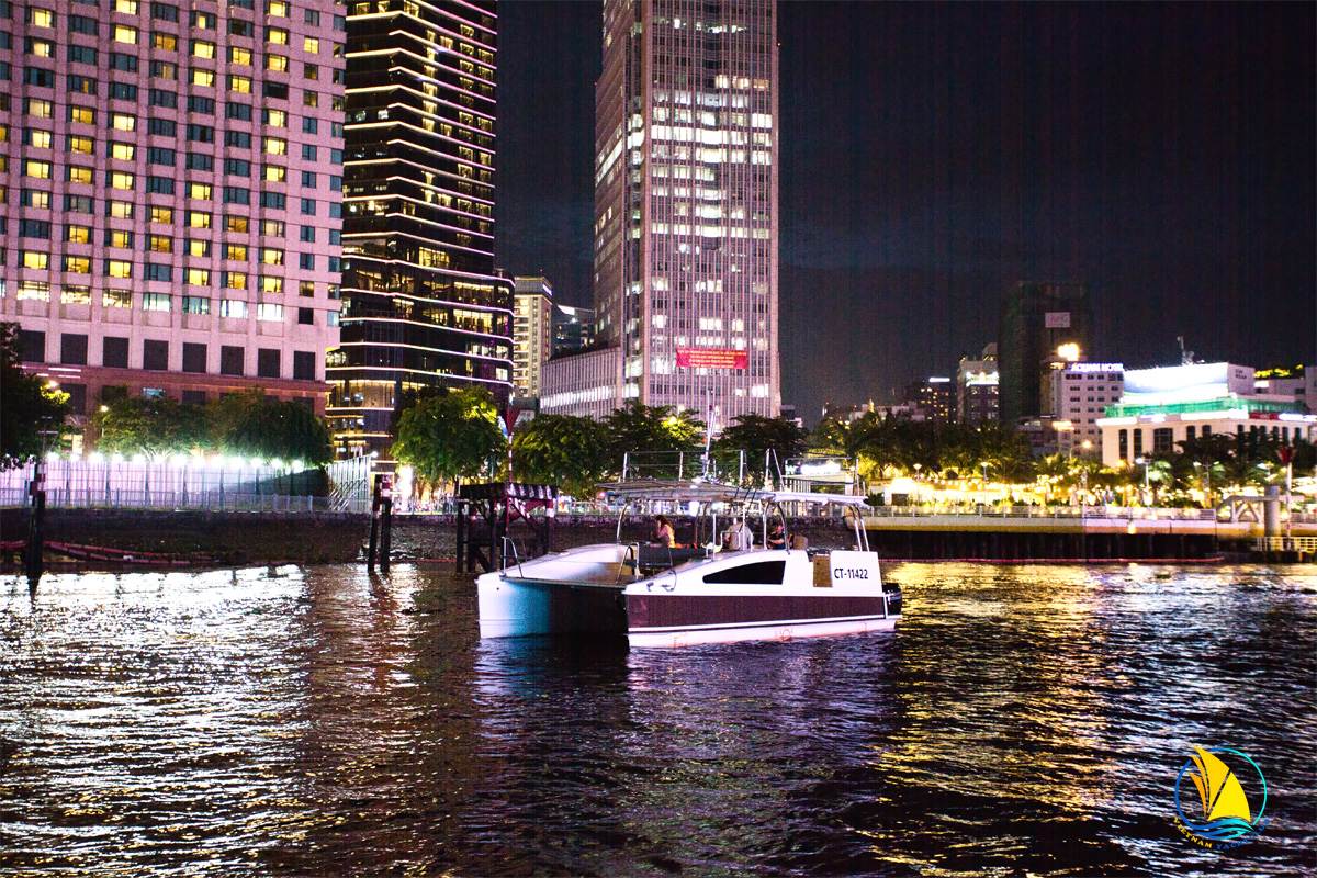 3-HOUR NIGHT TOUR ON THE SAIGON RIVER