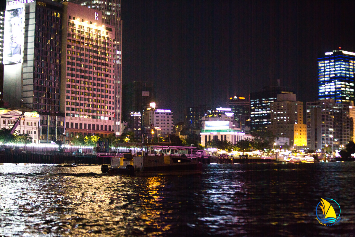 3-HOUR NIGHT TOUR ON THE SAIGON RIVER