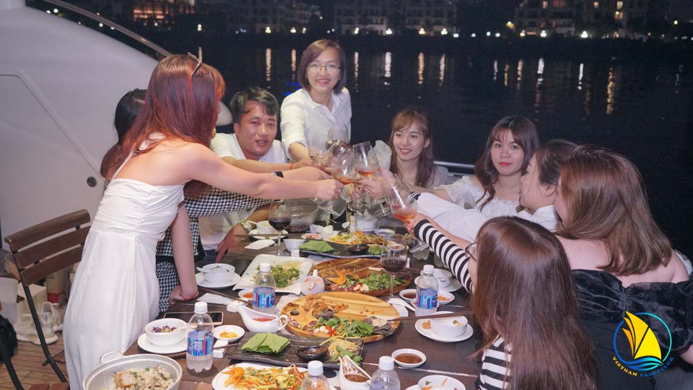 LUXURY DINNER TOUR ON SAIGON RIVER - EXPERIENCE THE PERFECT RELAXATION SPACE