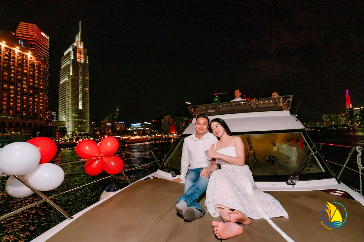 A LUXURIOUS EXPERIENCE ON THE SAIGON RIVER WITH THE GALEON 360 FLY CRUISE SHIP