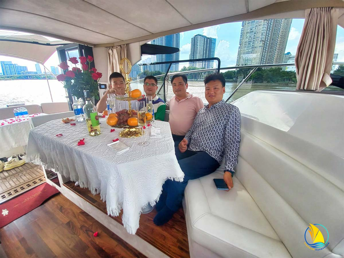 A LUXURIOUS EXPERIENCE ON THE SAIGON RIVER WITH THE GALEON 360 FLY CRUISE SHIP