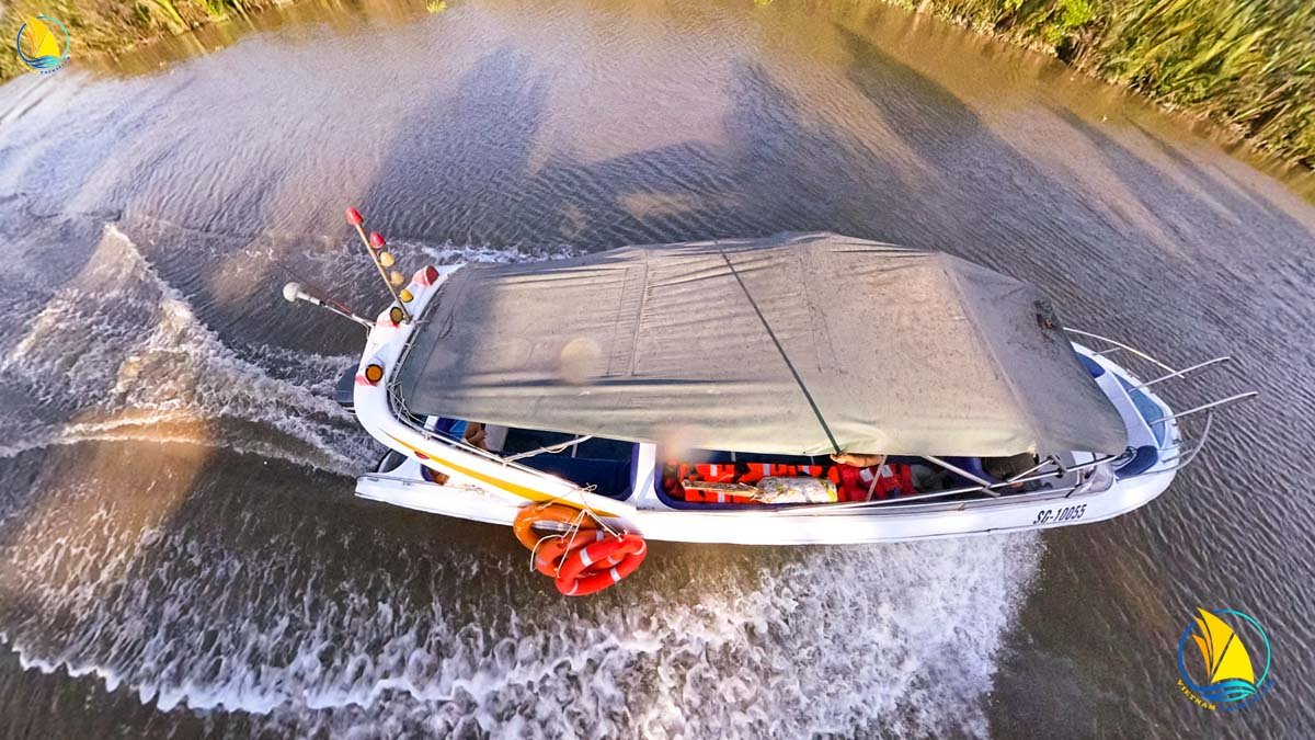 TRẢI NGHIỆM DẠO SÔNG SÀI GÒN BẰNG CANO - ĐỔI MOOD SIÊU TỐC, CHILL ĐÚNG ĐIỆU