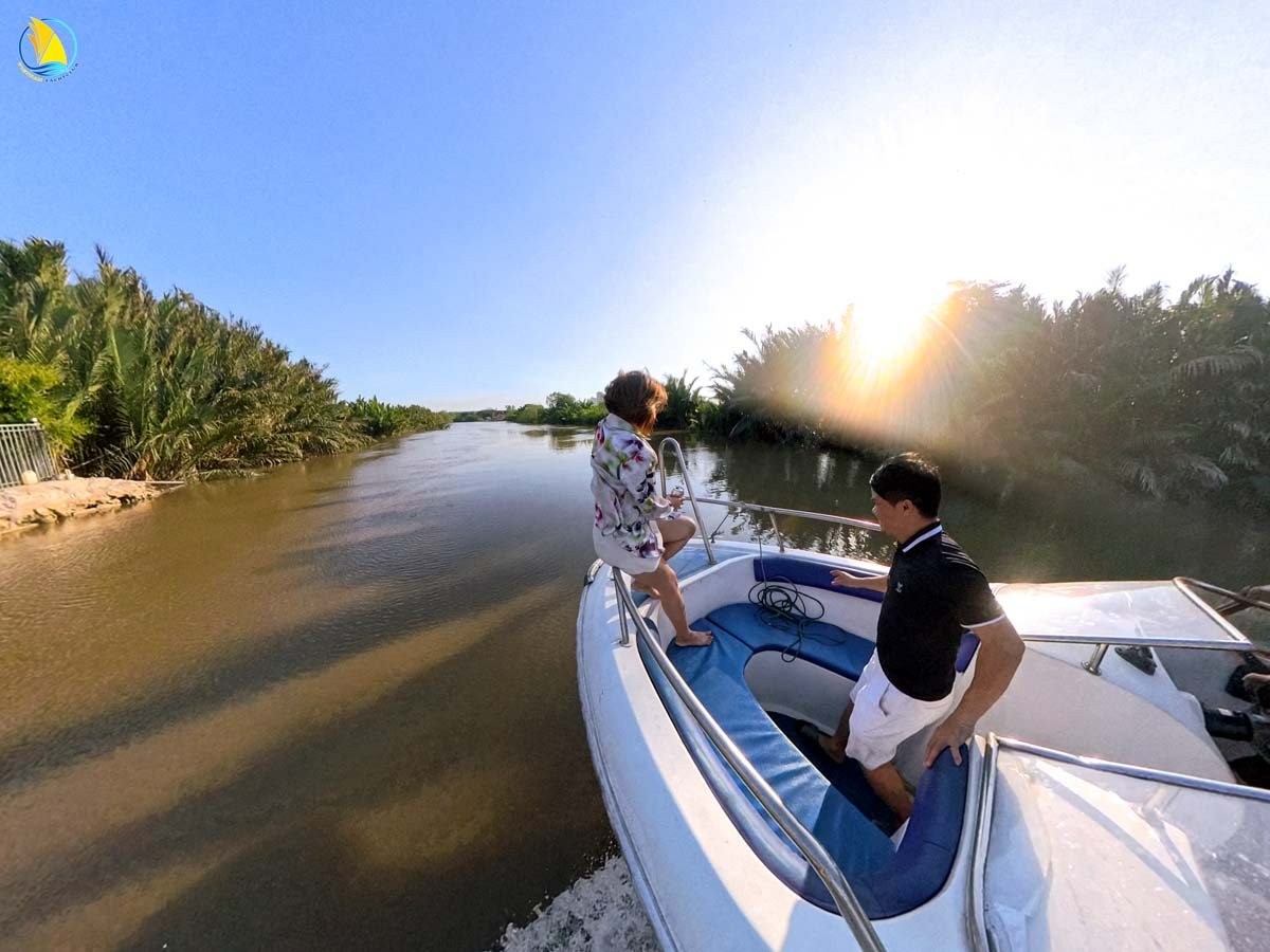 TRẢI NGHIỆM DẠO SÔNG SÀI GÒN BẰNG CANO - ĐỔI MOOD SIÊU TỐC, CHILL ĐÚNG ĐIỆU