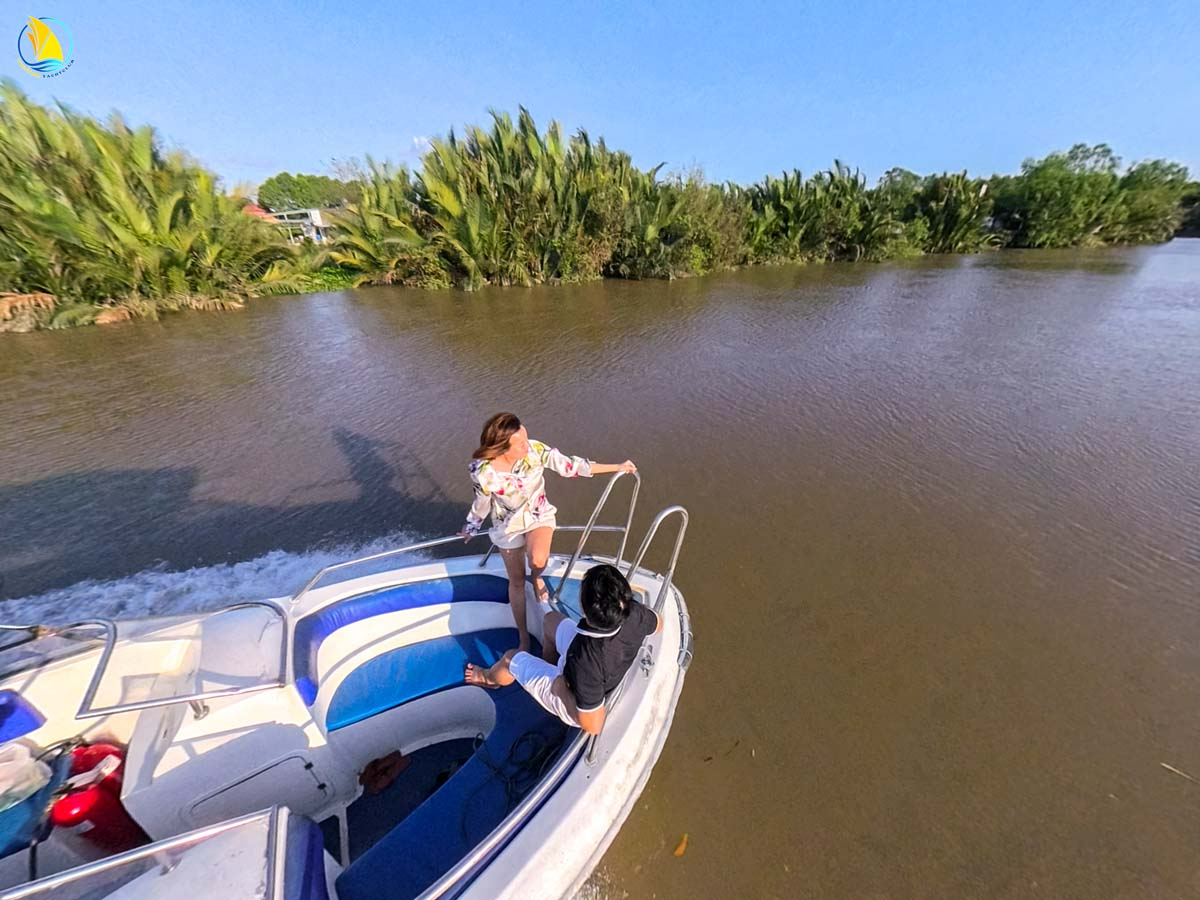 TRẢI NGHIỆM DẠO SÔNG SÀI GÒN BẰNG CANO - ĐỔI MOOD SIÊU TỐC, CHILL ĐÚNG ĐIỆU